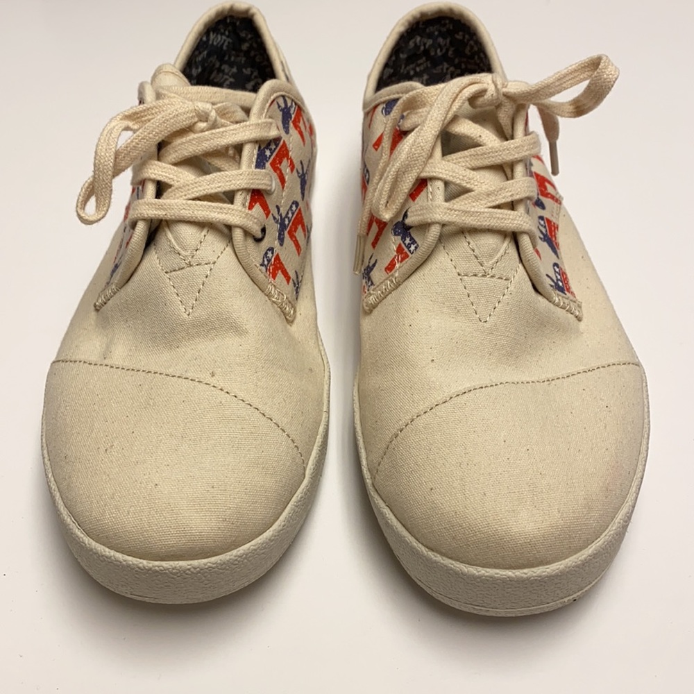 TOMS Men’s Paseos. Size 9. Democratic Donkey